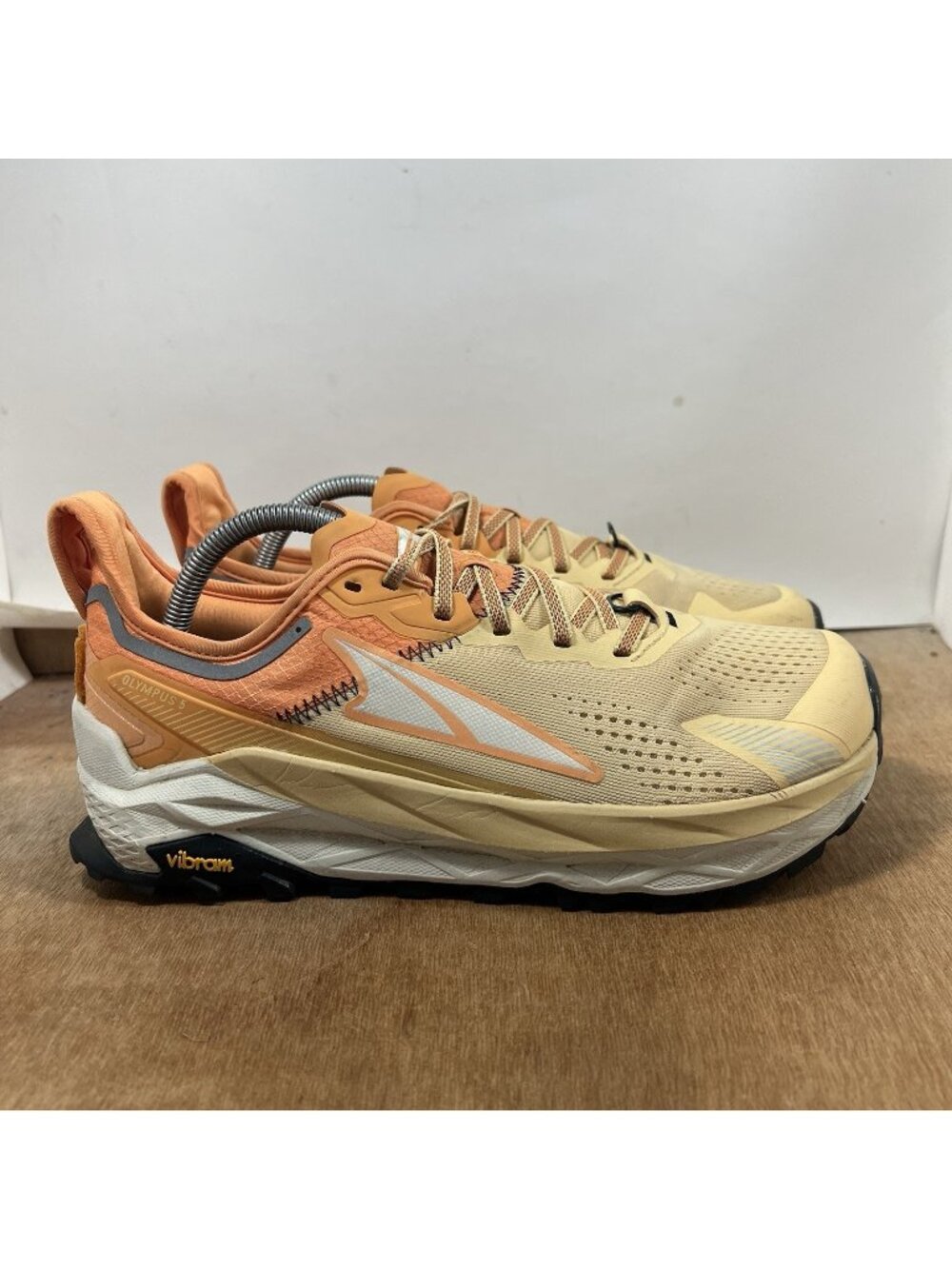 Altra Olympus 5 Womens 10.5 Trail Running Shoes Orange Vibram Outsole